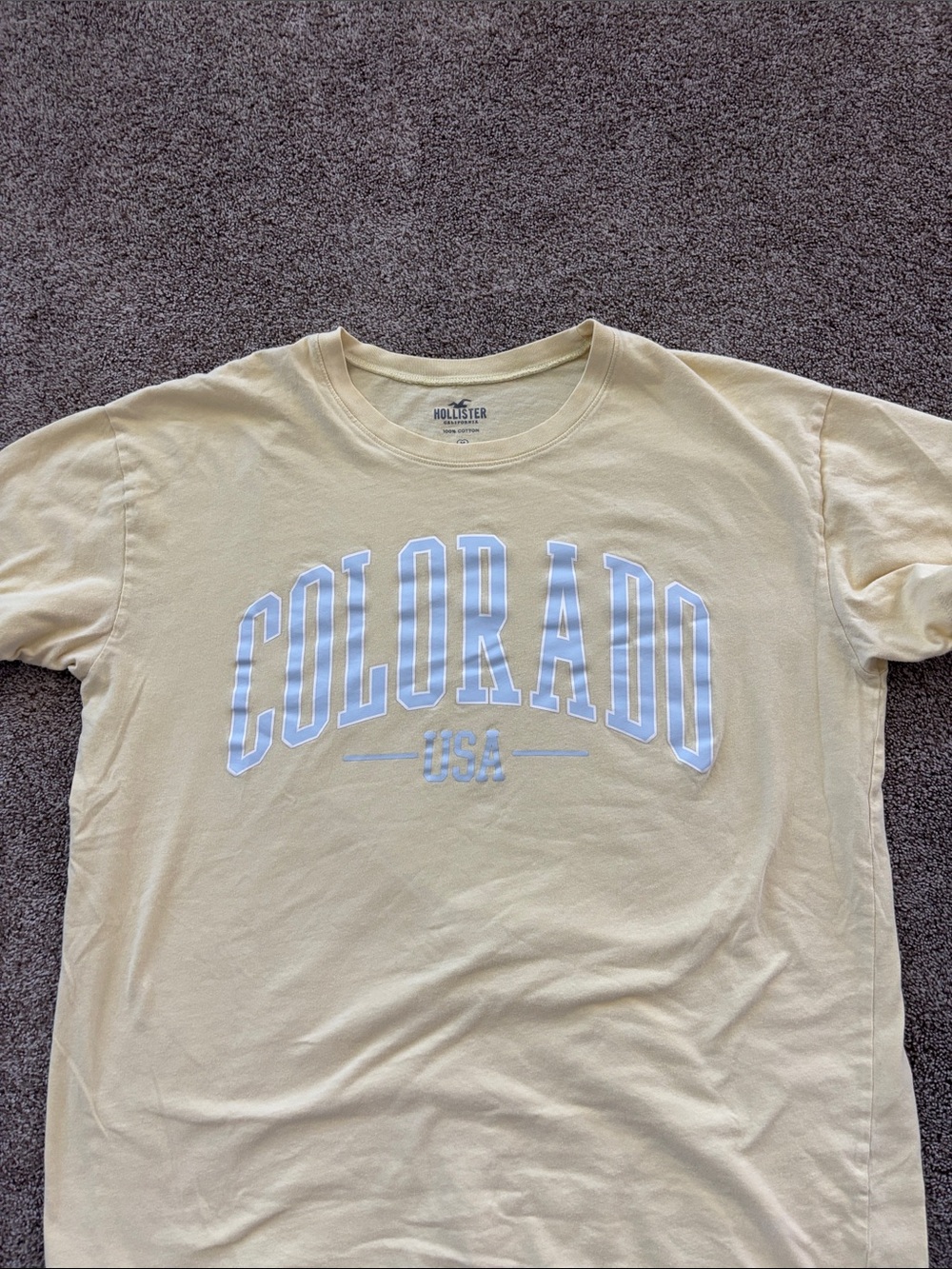 Hollister Women’s Pale Yellow 'Colorado USA' Graphic Tee